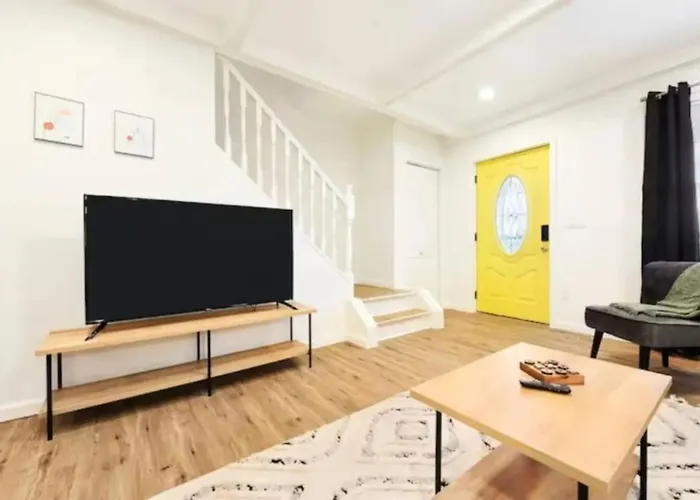 Stylish Sanctuary Near Downtown Workspace Parking Holiday home