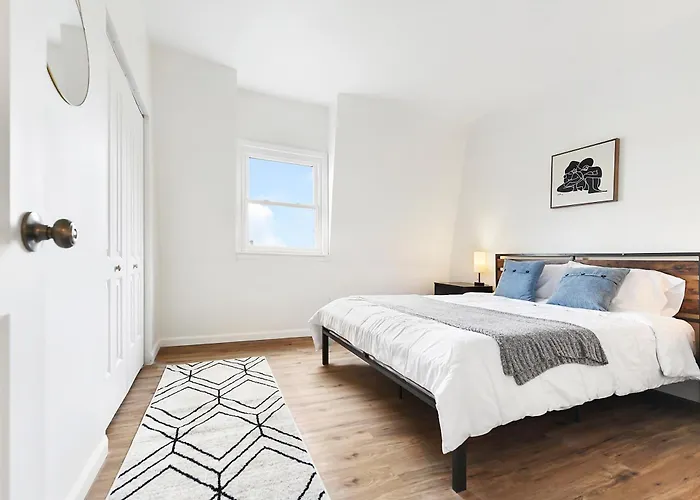 Stylish Sanctuary Near Downtown Workspace Parking Holiday home Pittsburgh