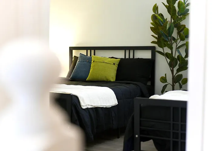 Holiday home Stylish Sanctuary Near Downtown Workspace Parking *