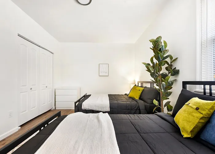 Stylish Sanctuary Near Downtown Workspace Parking Holiday home *
