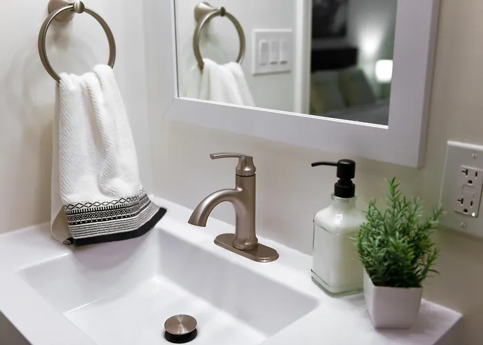 Stylish Sanctuary Near Downtown Workspace Parking Holiday home Pittsburgh