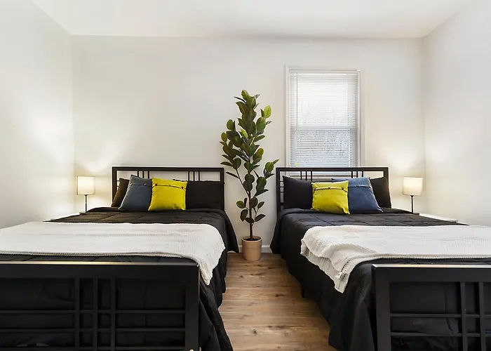 Stylish Sanctuary Near Downtown Workspace Parking Holiday home Pittsburgh