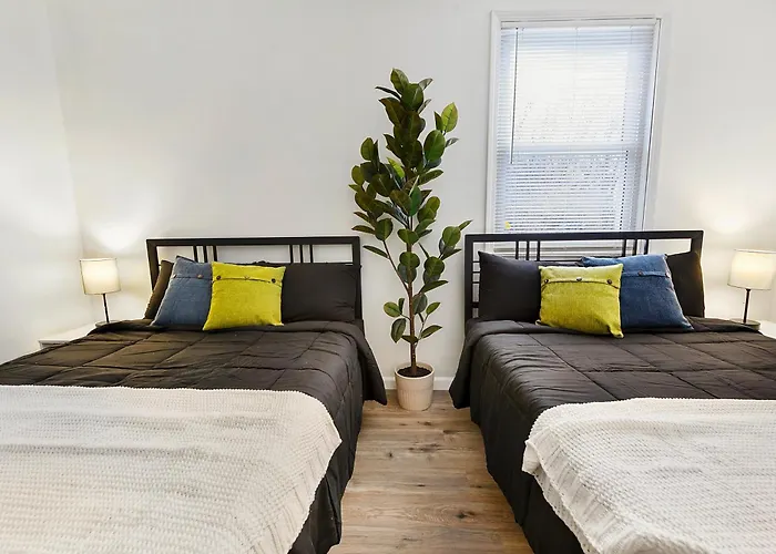 Stylish Sanctuary Near Downtown Workspace Parking