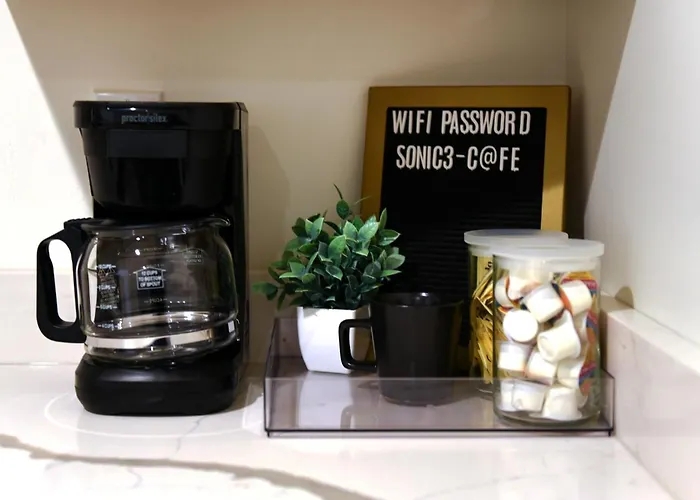 Stylish Sanctuary Near Downtown Workspace Parking