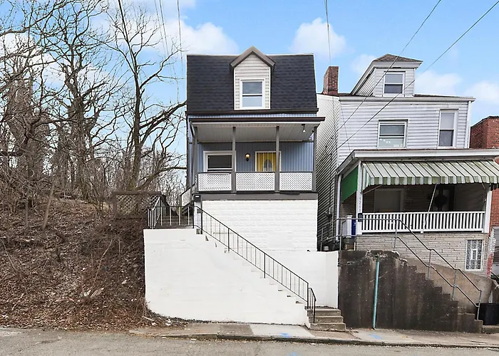 Stylish Sanctuary Near Downtown Workspace Parking