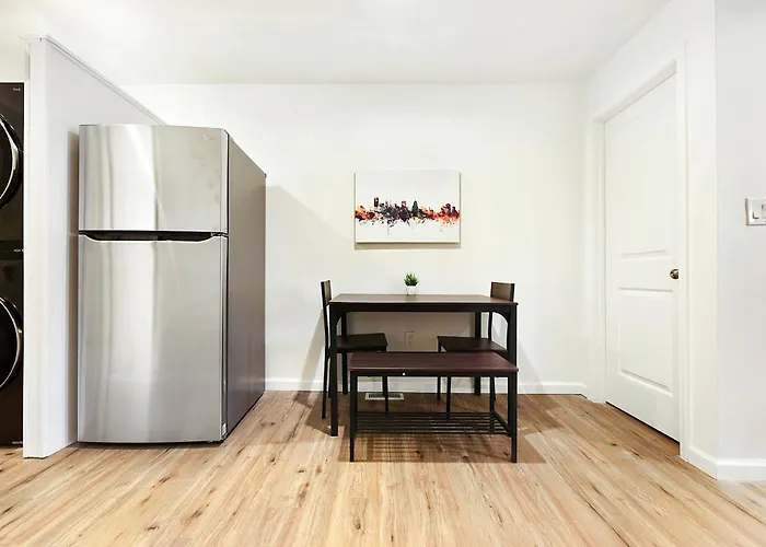 Stylish Sanctuary Near Downtown Workspace Parking Holiday home *