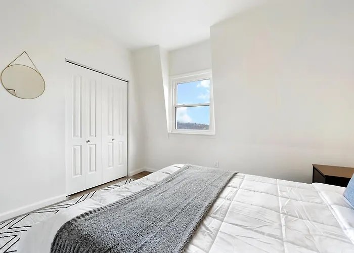 Holiday home Stylish Sanctuary Near Downtown Workspace Parking Pittsburgh