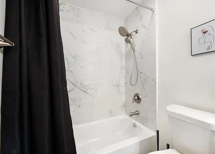 Stylish Sanctuary Near Downtown Workspace Parking